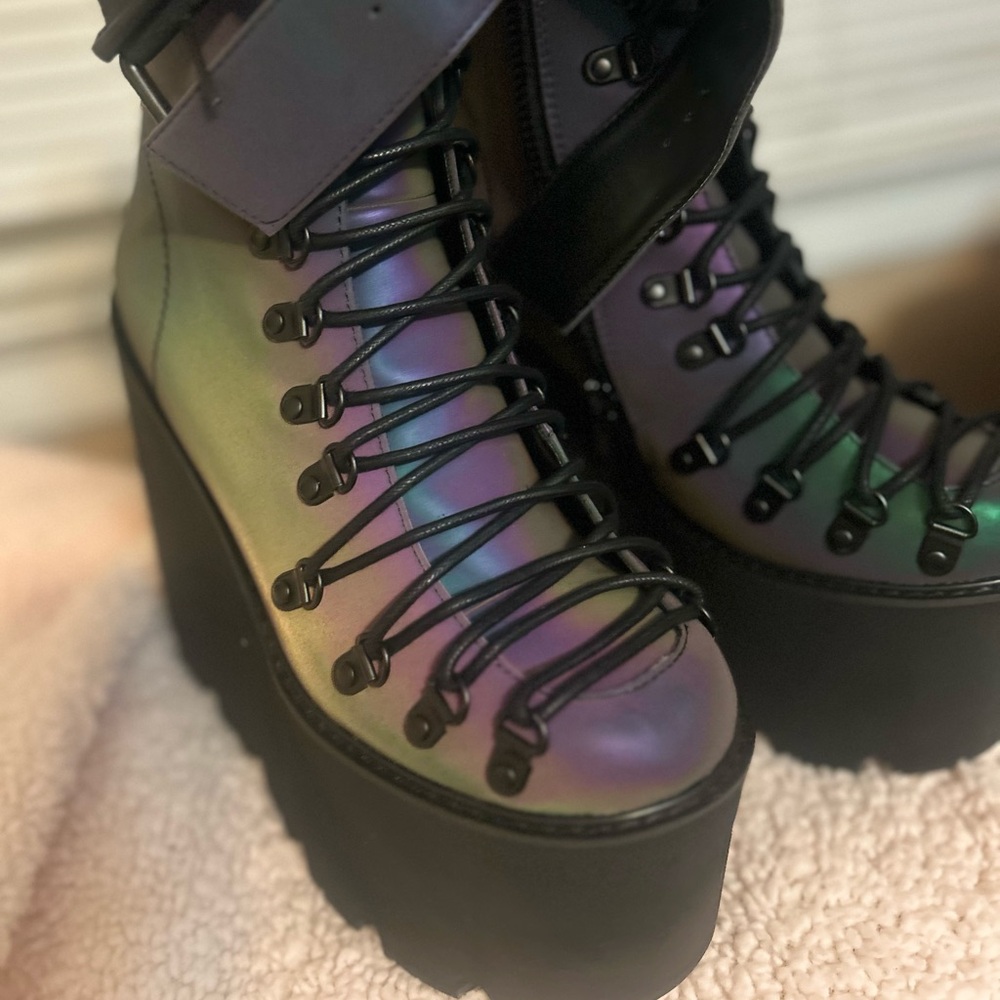 Holographic Platform Lace-Up Boots - Picture 3 of 4